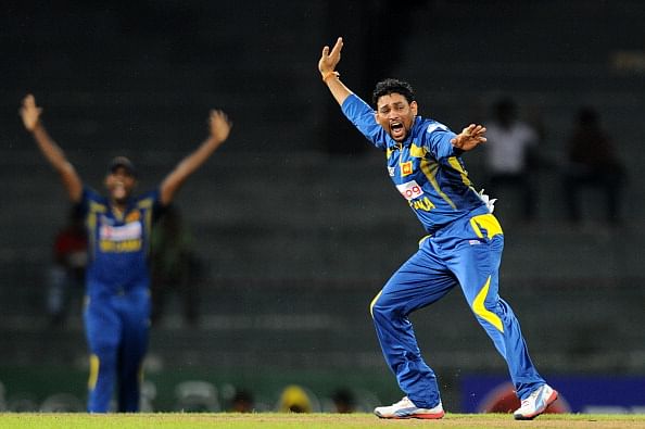 Sri Lankan cricketer Tillakaratne Dilshan (R) celebrates the wicket of South African cricket captain AB de Villiers during the second One Day International (ODI) cricket match between Sri Lanka and South Africa at the R. Premadasa Stadium in Colombo on July 23, 2013. (Getty Images)